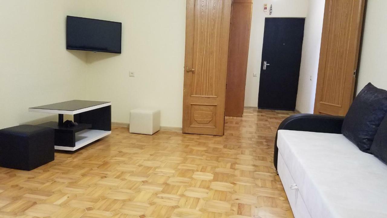 Marini Apartment Tbilisi Bagian luar foto